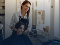 Pessoas a utilizar o Vendus em vários negócios.